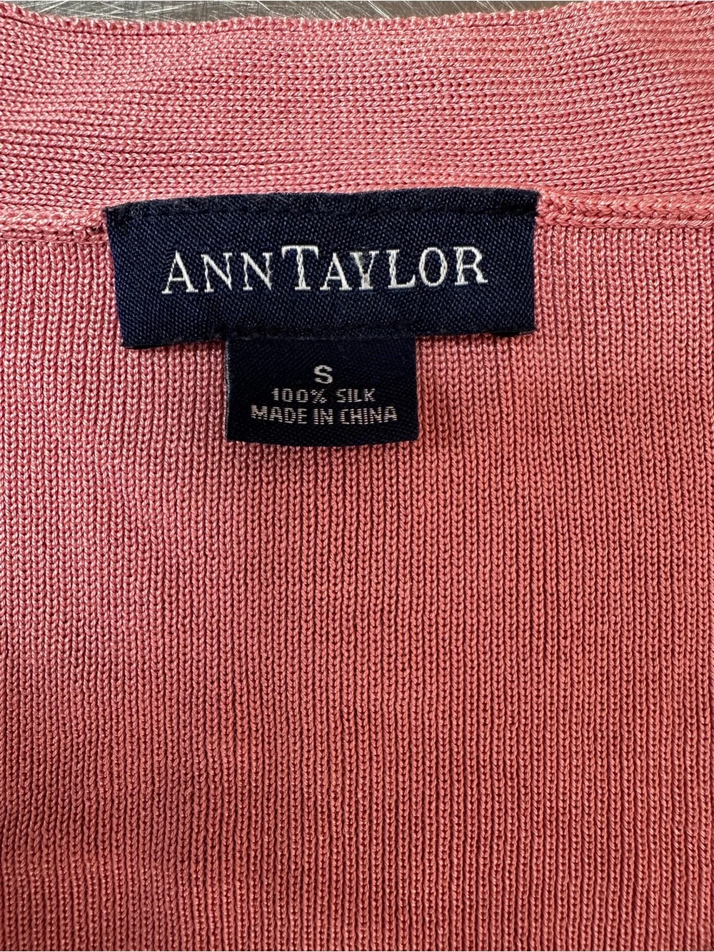 Vintage Ann Taylor 100% Silk Ribbed V-Neck Pullover Sweater Pink Small